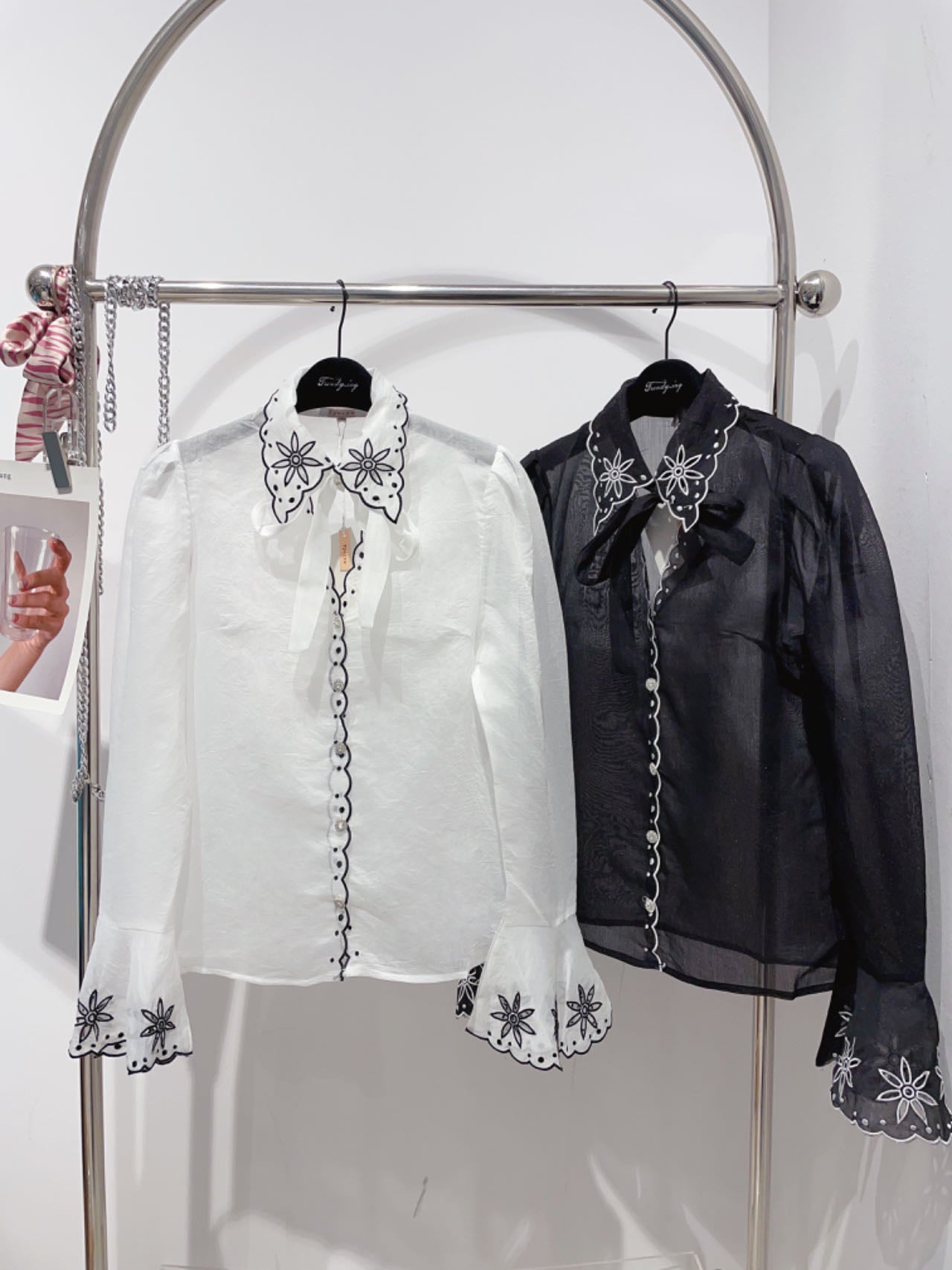 Camicia con ricami alle maniche