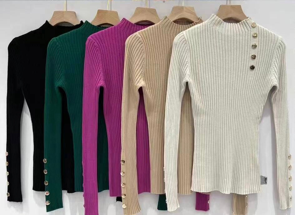 Maglione attillato con bottoni