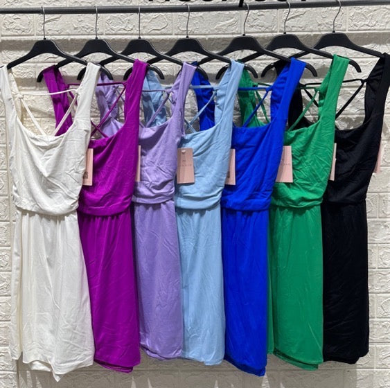 Vestito elasticizzato dietro scollato