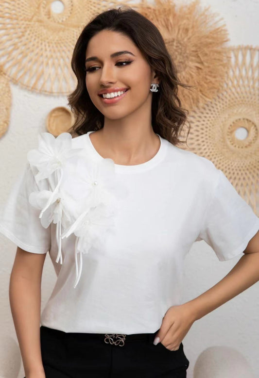 Maglietta T-shirt con fiori