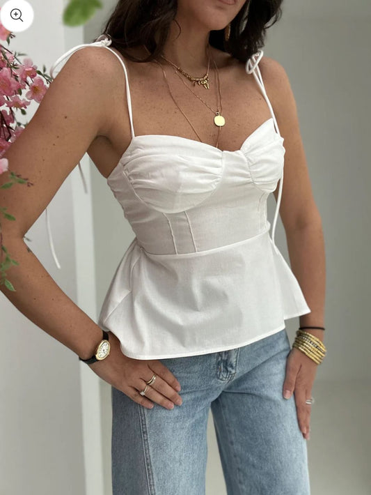 Top con bretelle con lacci