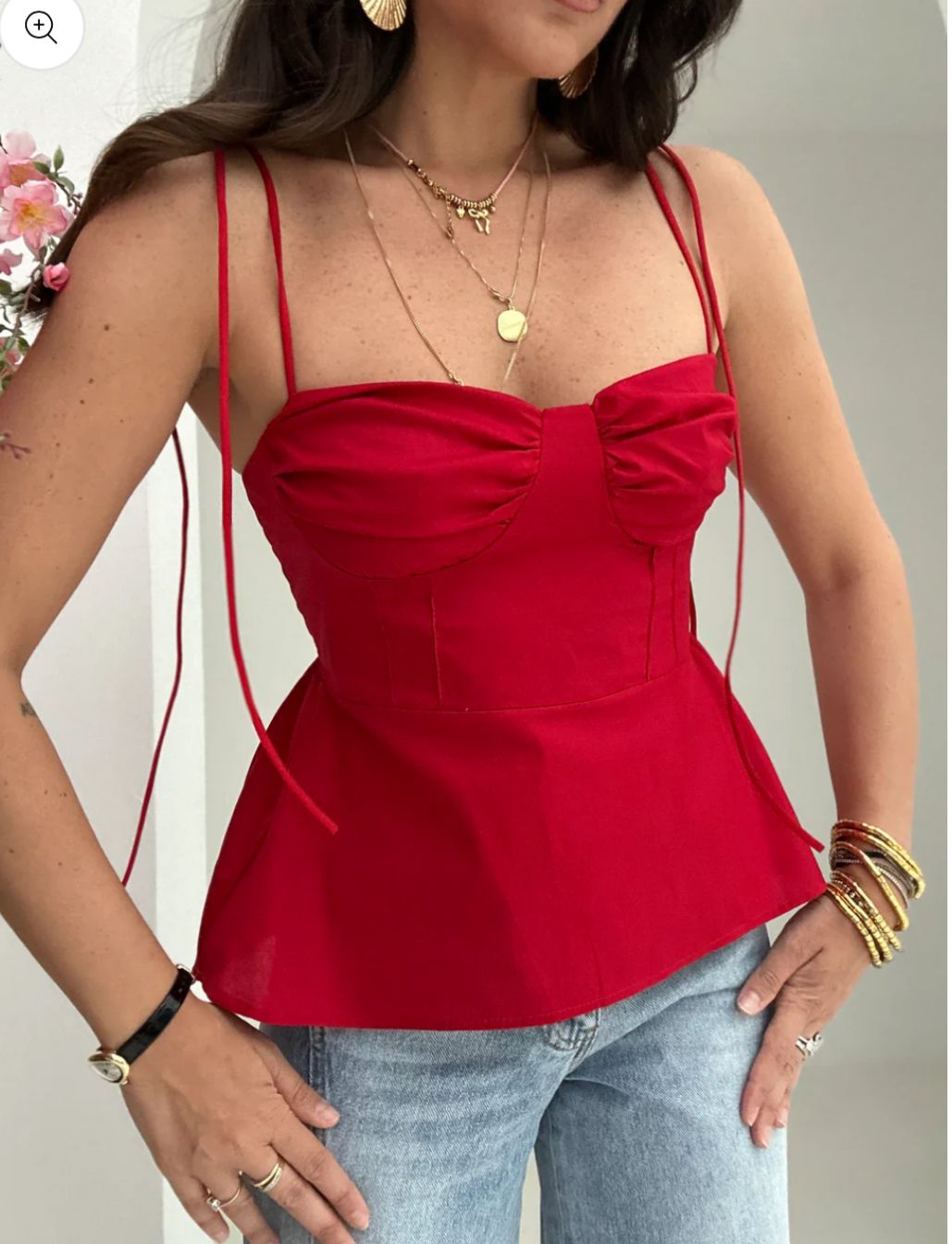 Top con bretelle con lacci